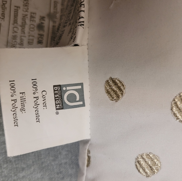 Decorative pillow - Picture 2 of 3